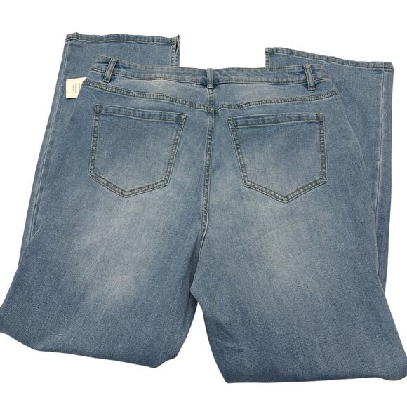 Size 16 | NWT | ELOQUII Women’s Distressed Straight Leg Split Inseam Hem Jeans - Picture 3 of 5